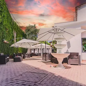  Hotel Canella